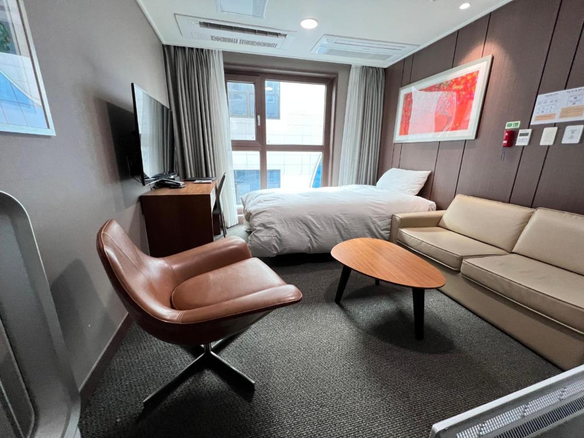 Raonstay In Perla Hotel チンジュ エクステリア 写真