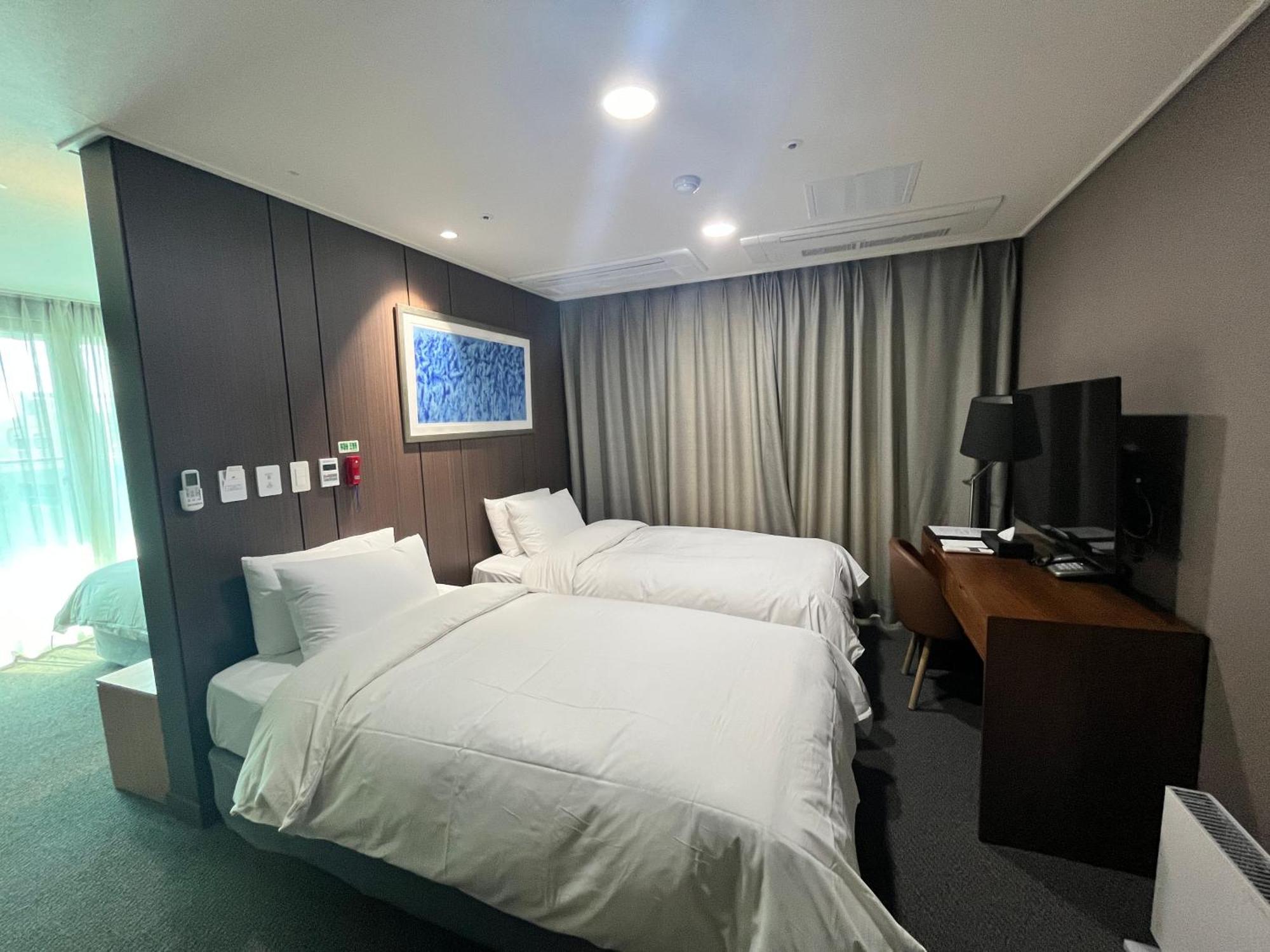Raonstay In Perla Hotel チンジュ エクステリア 写真
